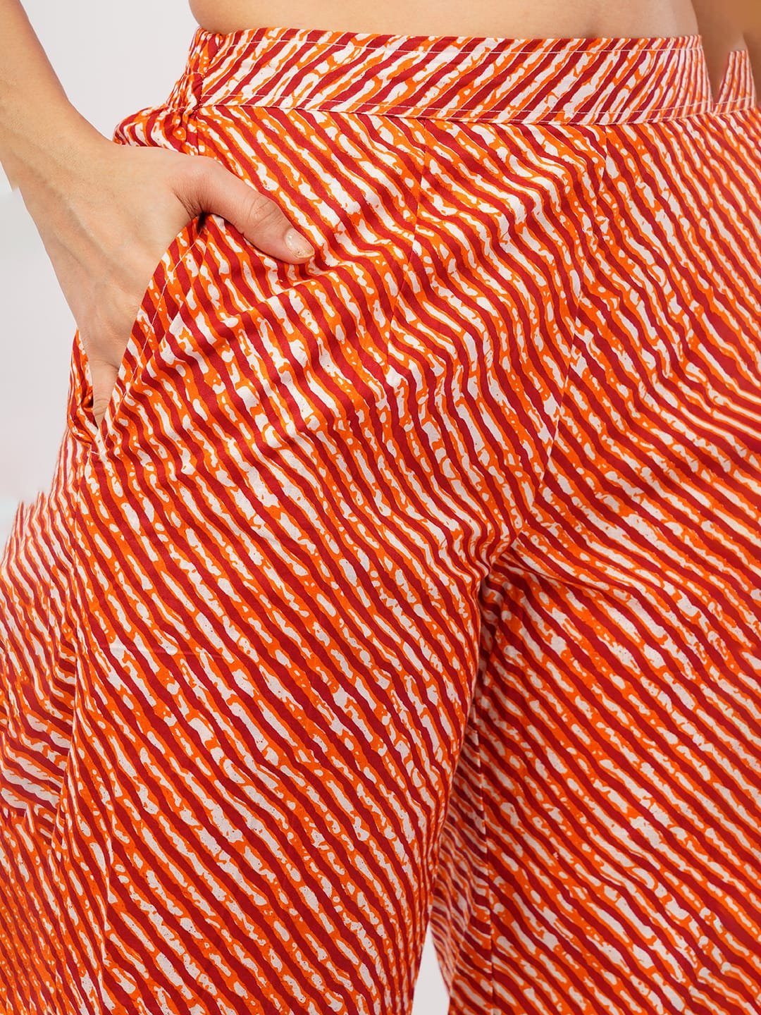 Pure cotton floral print kurta-pant set with piping work - Image 5