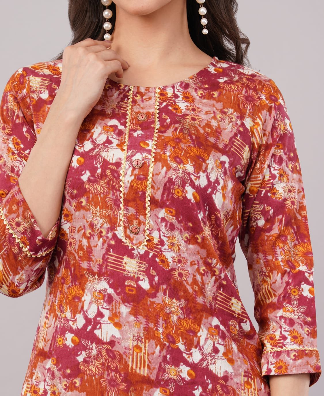 Rayon foil print kurti with lace work - Image 5